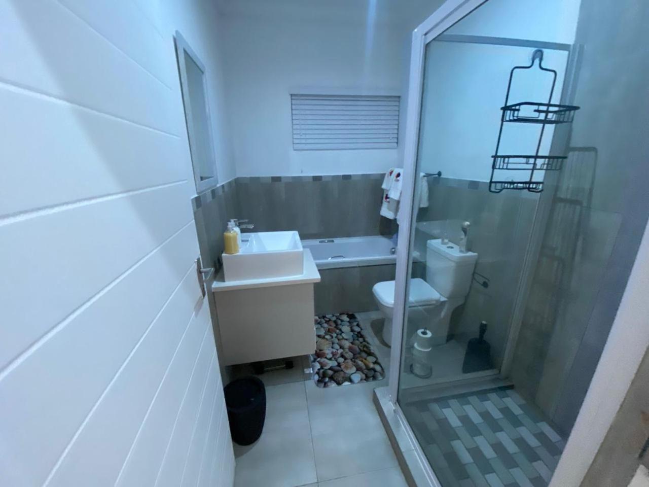 32 On Gill Road Self Catering * Cape Town