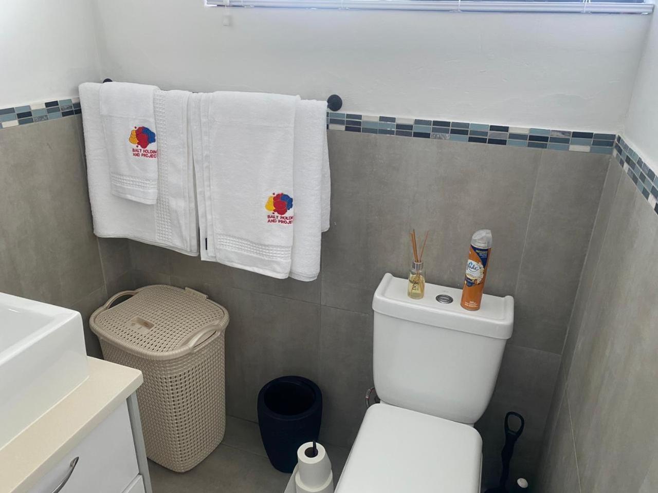32 On Gill Road Self Catering Holiday home *